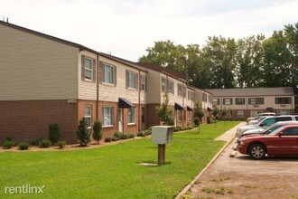 2412 Azalea Garden Rd in Norfolk, VA - Building Photo - Building Photo