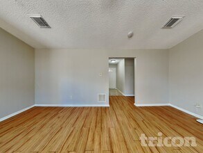 1911 Deaf Smith Dr in Richmond, TX - Foto de edificio - Building Photo