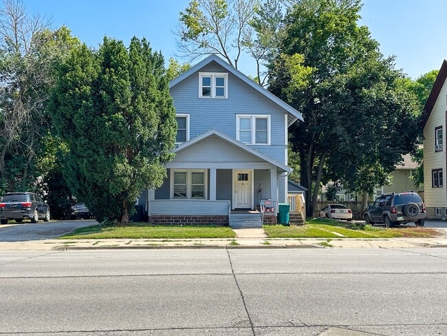 property at 2862 Lincoln Way