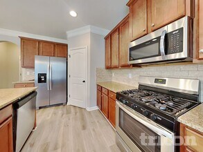 4042 Plymouth Rock Drive in Loganville, GA - Foto de edificio - Building Photo