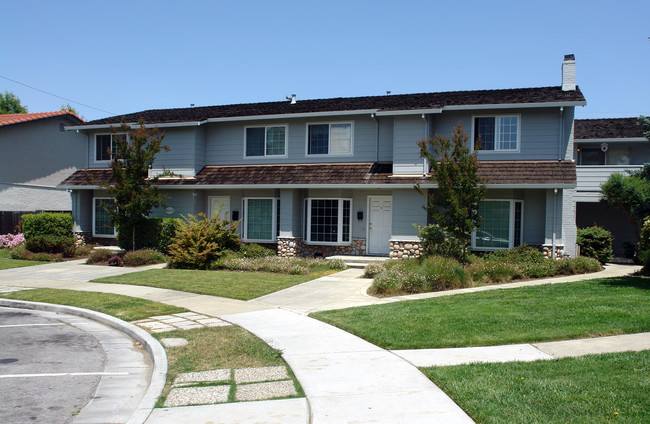 19479 Rosemarie Pl in Cupertino, CA - Foto de edificio - Building Photo