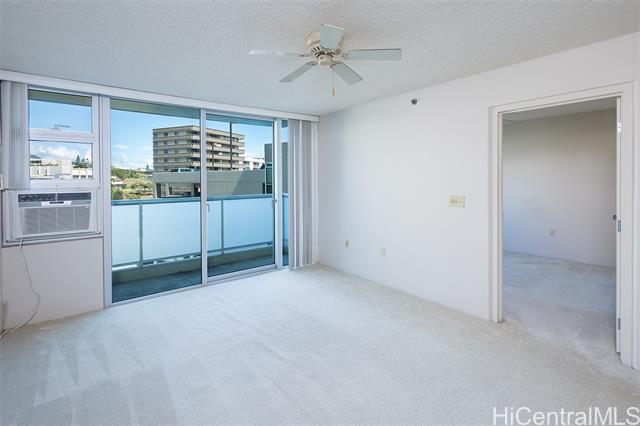 3009 Ala Makahala Pl in Honolulu, HI - Building Photo - Building Photo