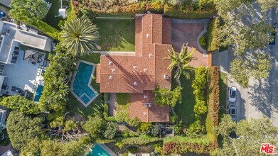221 S Beverly Glen Blvd in Los Angeles, CA - Building Photo - Building Photo