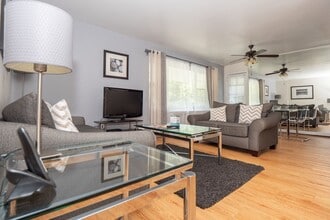 5405 Fifth Avenue in Pittsburgh, PA - Building Photo - Interior Photo