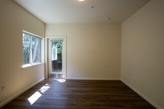 1650 SE Harold St in Portland, OR - Building Photo - Building Photo