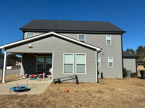 Room in House on Hopper Cir in Clayton, NC - Building Photo - Building Photo