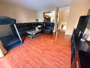 104 N Wilson Ave, Unit 7 in Pasadena, CA - Building Photo - Building Photo