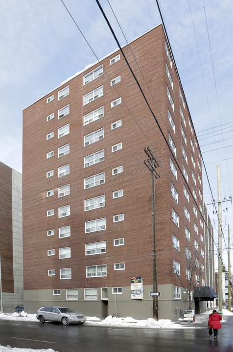 335 Cooper St. – The Carillon in Ottawa, ON - Building Photo