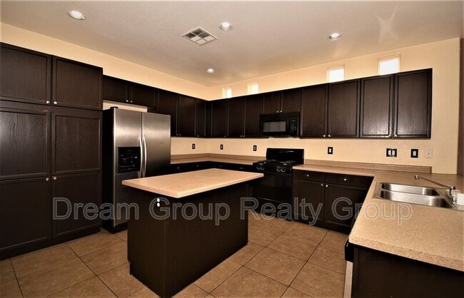 10584 W Moultrie Ave in Las Vegas, NV - Building Photo - Building Photo