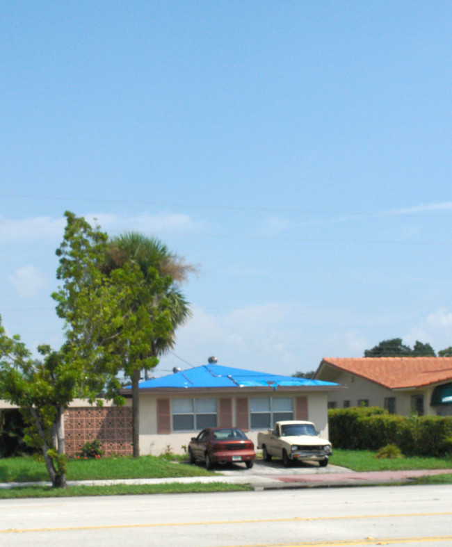 Saba Apartments in Hollywood, FL - Foto de edificio - Building Photo