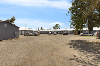 6050 State Rd in Bakersfield, CA - Building Photo - Building Photo