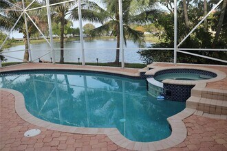 62 Gables Blvd in Weston, FL - Building Photo - Building Photo