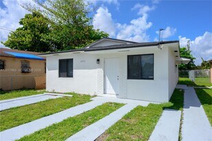 2373 NW 61st St in Miami, FL - Building Photo