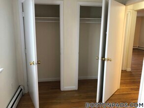 122 Dustin St in Boston, MA - Foto de edificio - Building Photo