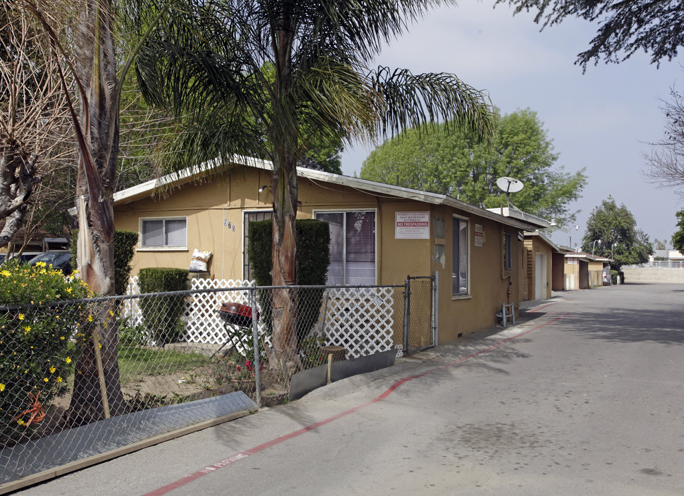 965-981 W 9th St in Pomona, CA - Building Photo