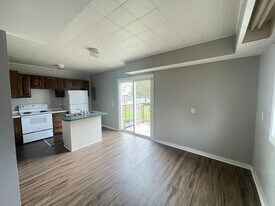 480 W Main St in Camden, IN - Building Photo