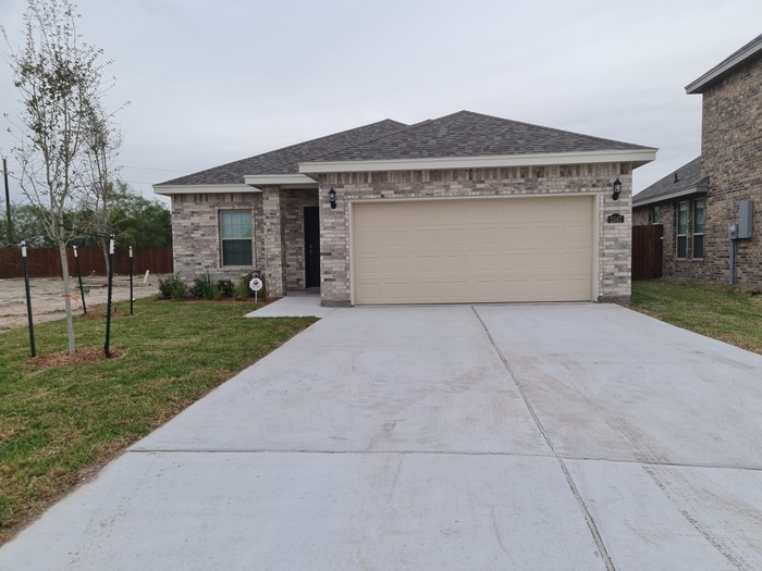 2547 Cove Real Dr in Harlingen, TX - Building Photo