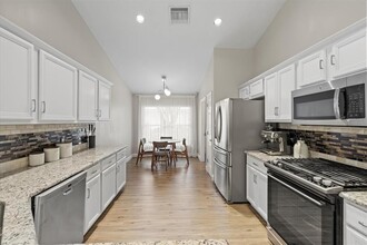 6620 Colonial Lake Dr in Riverview, FL - Building Photo - Building Photo