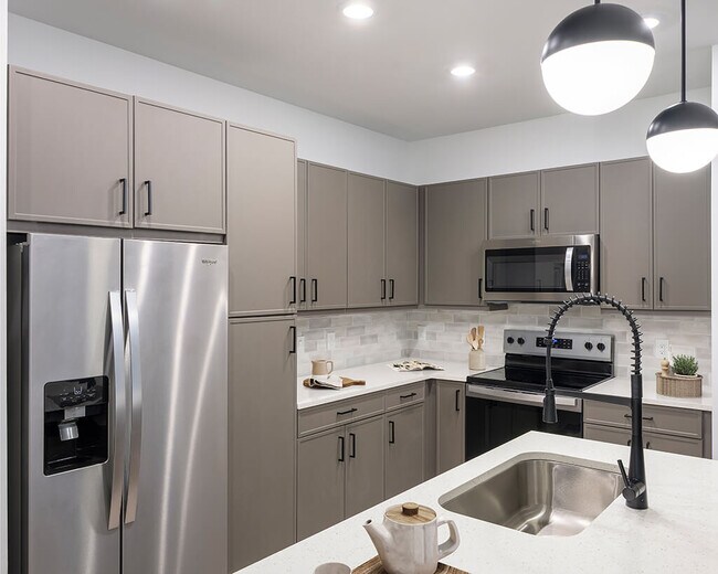 Wayfern Apartments in Sandy Springs, GA - Building Photo - Building Photo