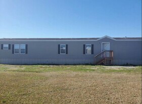 1100 Sugar Creek Rd in St. Martinville, LA - Building Photo