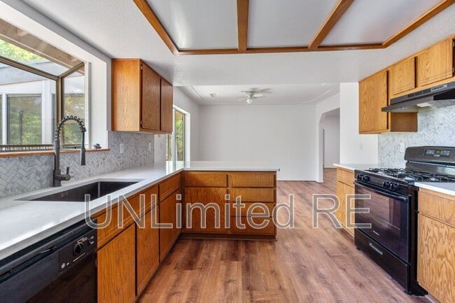 10305 E Oak Creek Valley Dr