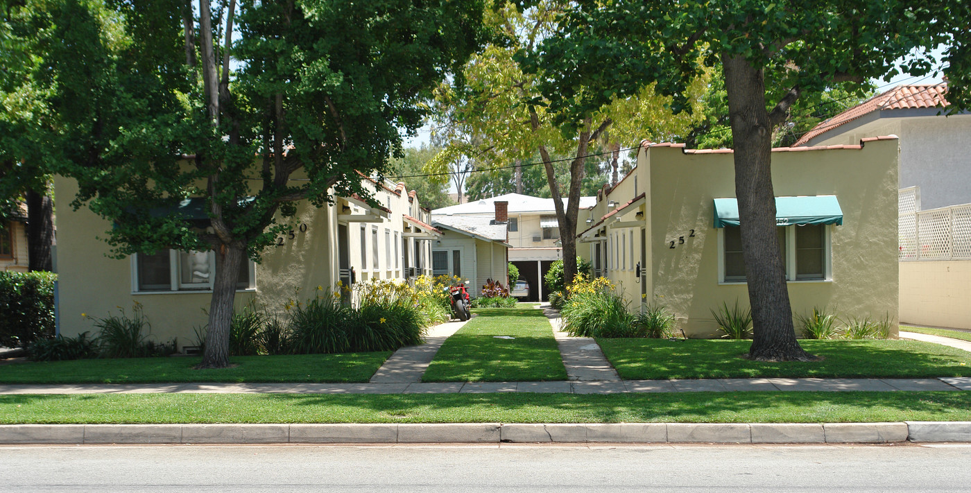 250-252 S Catalina Ave in Pasadena, CA - Building Photo