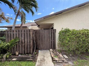 1802 Waterview Cir in Palm Springs, FL - Building Photo - Building Photo