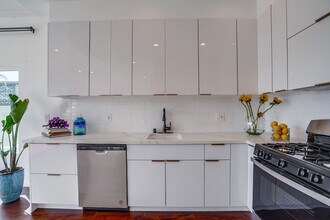 9427-9422 S 4th Ave in Inglewood, CA - Building Photo - Building Photo