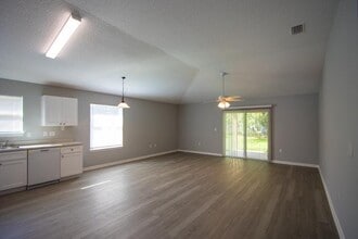 6 Ponderosa Ln in Palm Coast, FL - Building Photo - Building Photo