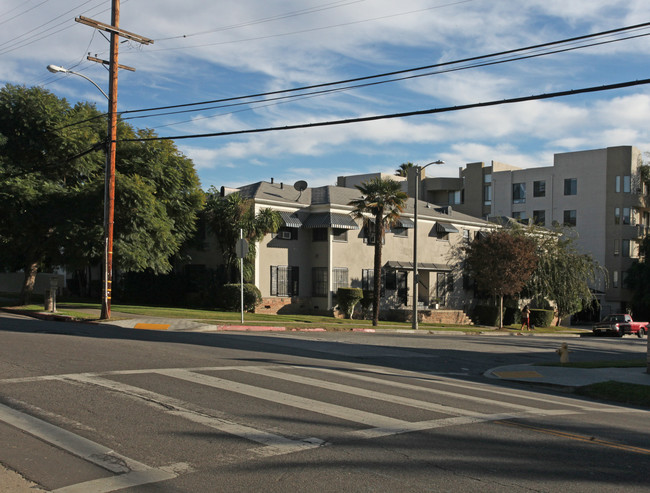 4920 Kenmore Ave in Los Angeles, CA - Building Photo - Building Photo