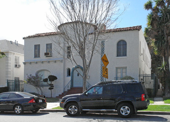 Elm Apartments in Beverly Hills, CA - Foto de edificio - Building Photo