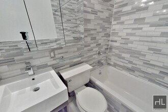 E 13TH ST. in New York, NY - Foto de edificio - Building Photo