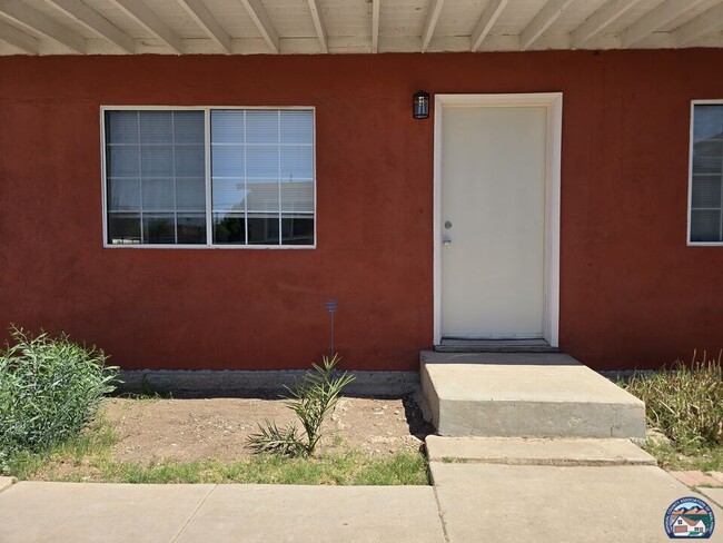 1465 Hamilton Ave in El Centro, CA - Building Photo - Building Photo