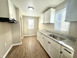 This beautifully updated 4-bedroom, 1-bath single-family home is ready for move-in! in Detroit, MI - Building Photo - Building Photo