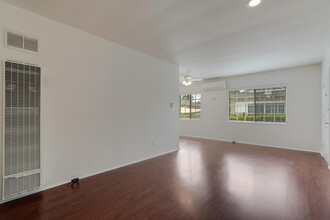 5534 Kester Ave, Unit 5534 in Sherman Oaks, CA - Building Photo - Building Photo