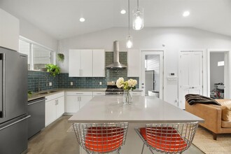 1703 Perez St in Austin, TX - Building Photo - Building Photo