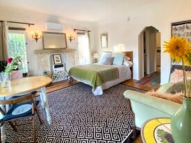 1623 Grafton St, Unit Little Villa in Los Angeles, CA - Building Photo
