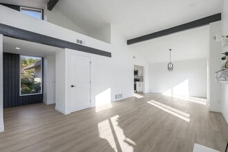 119 Matamoros Ct in Solana Beach, CA - Building Photo - Building Photo