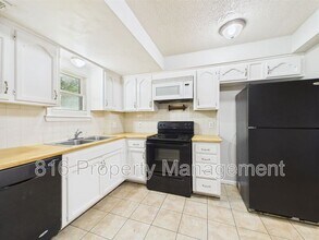 1229 W Hayward Ave in Independence, MO - Building Photo - Building Photo