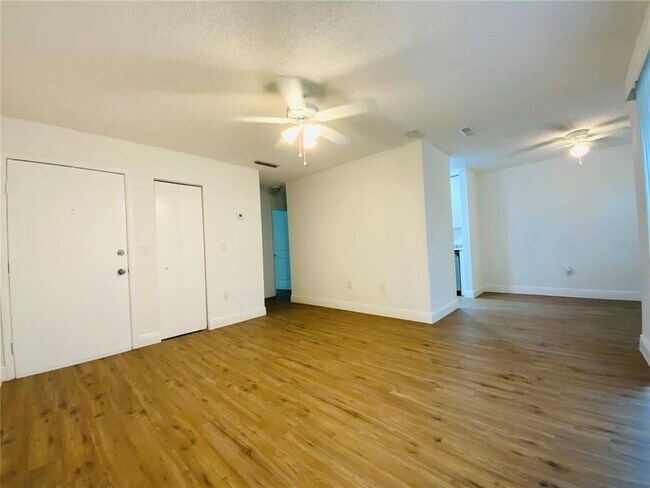 305 Wellington Ct in Tampa, FL - Building Photo - Building Photo