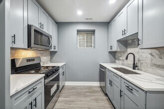 6126 S Eberhart Ave in Chicago, IL - Building Photo - Building Photo