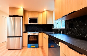 546 W Ash Ave, Unit Unit A in Fullerton, CA - Building Photo - Building Photo