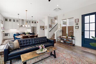 1217 1/2 W 39th St in Austin, TX - Foto de edificio - Building Photo