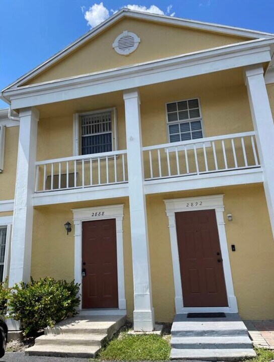 2888 Edgehill Ln in Hollywood, FL - Building Photo