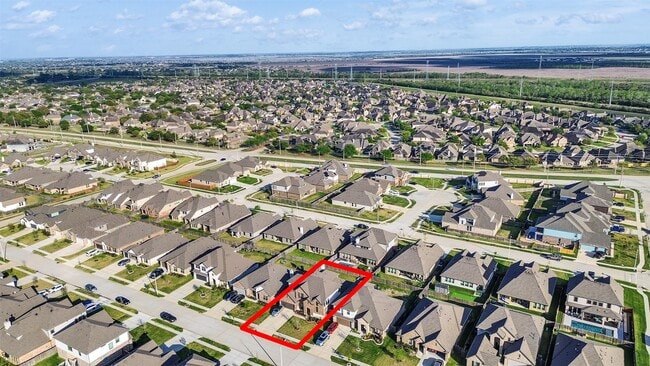 property at 818 Kingwood Dr