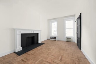 122 W 80th St in New York, NY - Building Photo - Building Photo