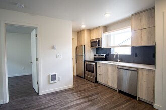 6833 N Montana Ave in Portland, OR - Building Photo - Building Photo