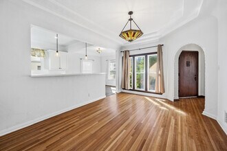 166 N Arnaz Dr in Beverly Hills, CA - Building Photo - Building Photo