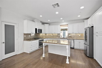 252 Wicker in Irvine, CA - Building Photo - Building Photo