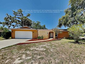 3508 Kingswood Dr in Sarasota, FL - Building Photo